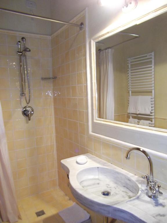 L'Arcadia Guest House Пиетрасанта Стая снимка