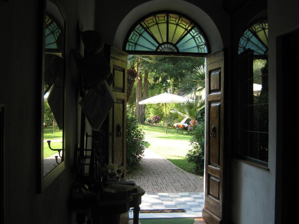 L'Arcadia Guest House Пиетрасанта Екстериор снимка